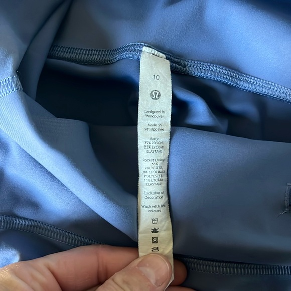 Never worn lululemon leggings size 10 - Picture 3 of 4